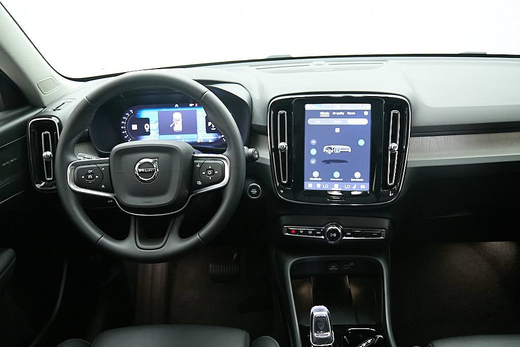 Certified 2025 Volvo XC40 B5 Ultra AWD/4WD image 26