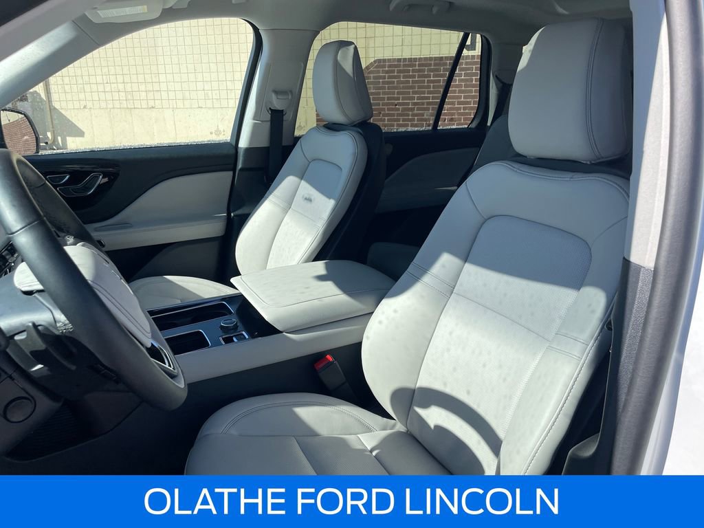 Used 2025 Lincoln Aviator Premiere w/ Jet Appearance Package image 21