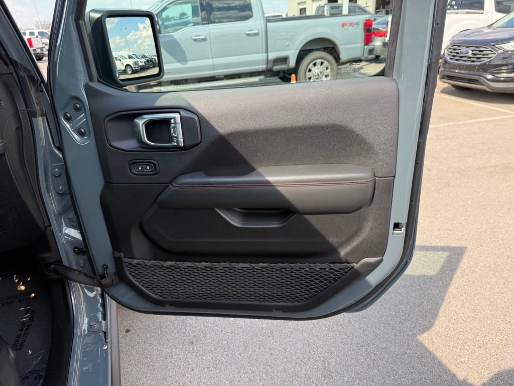 Used 2025 Jeep Gladiator Rubicon AWD/4WD image 18