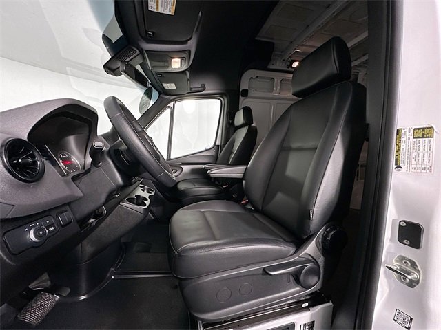 Used 2025 Mercedes-Benz Sprinter 2500 image 16
