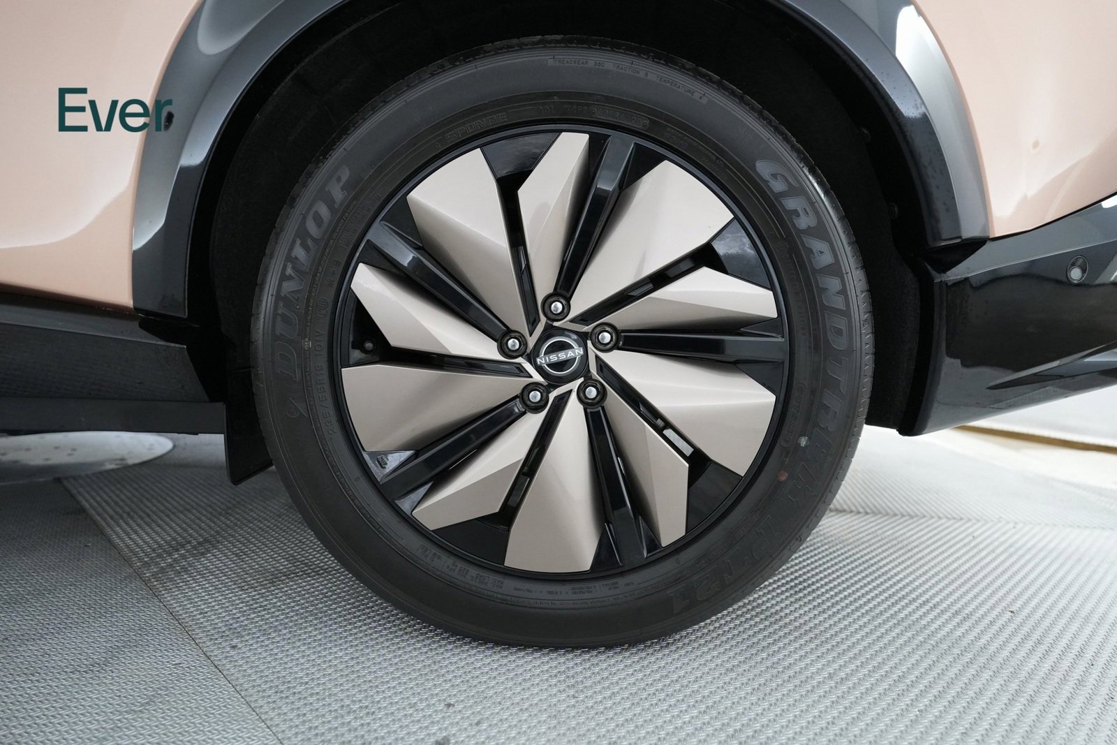 Used 2024 Nissan Ariya AWD image 19