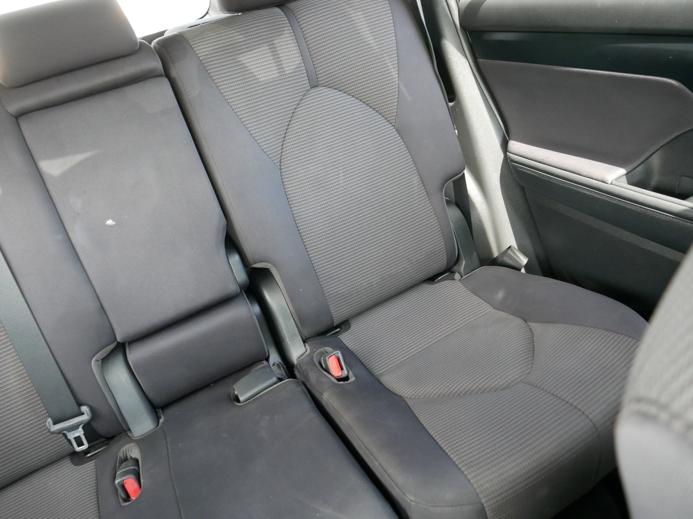 Used 2021 Toyota Highlander LE AWD/4WD image 14