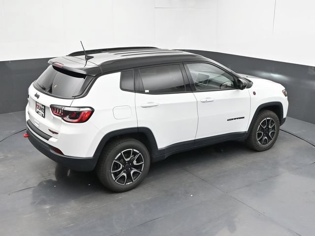 Used 2025 Jeep Compass Trailhawk AWD/4WD image 35
