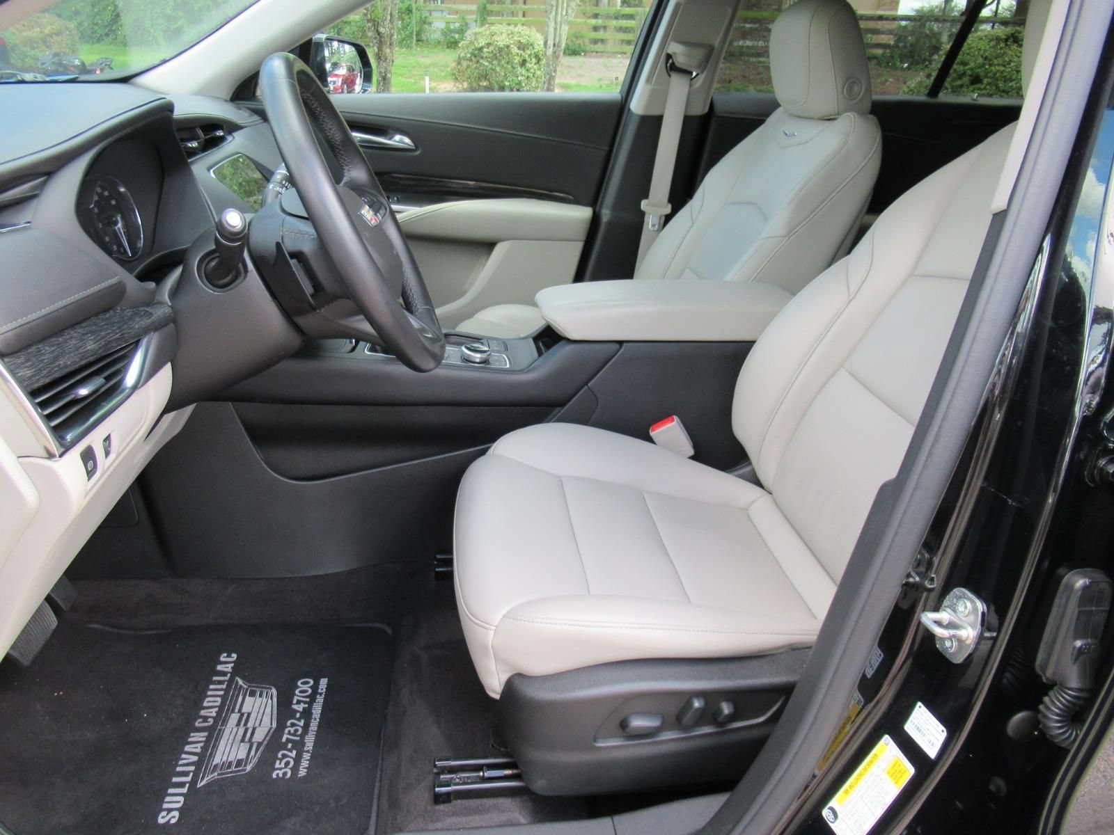 Used 2022 Cadillac XT4 Premium Luxury w/ Safety Alert Package AWD/4WD image 18