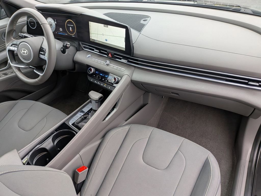 Used 2025 Hyundai Elantra SEL FWD image 26