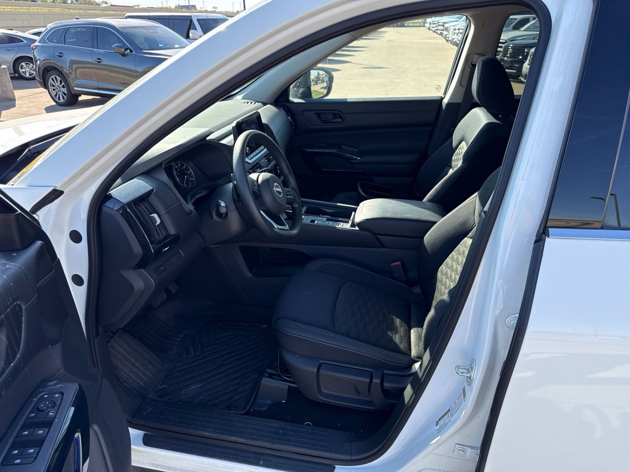 Used 2024 Nissan Pathfinder S FWD image 19