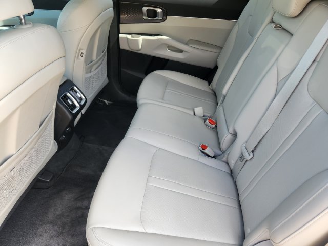 Certified 2022 Kia Sorento S w/ Panoramic Sunroof Package FWD image 31