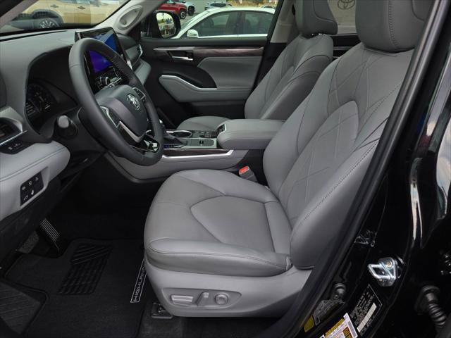 Certified 2026 Toyota Highlander Platinum AWD/4WD image 17