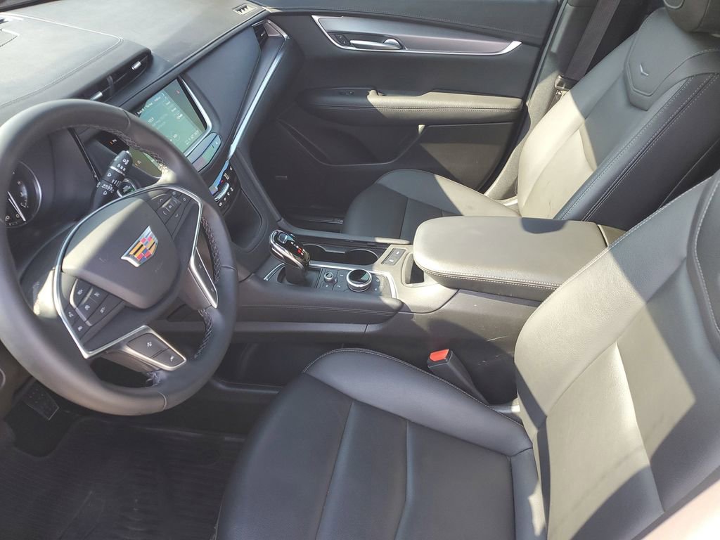 Certified 2025 Cadillac XT5 Luxury FWD image 5