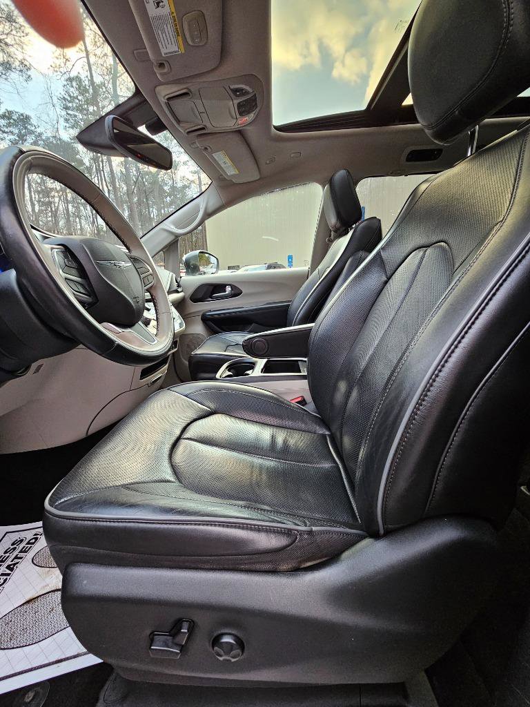 Used 2020 Chrysler Pacifica Limited image 21