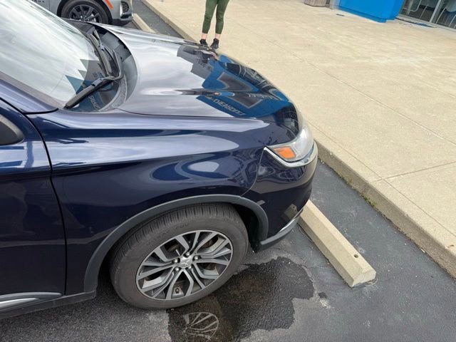 Used 2017 Mitsubishi Outlander SE AWD/4WD image 6