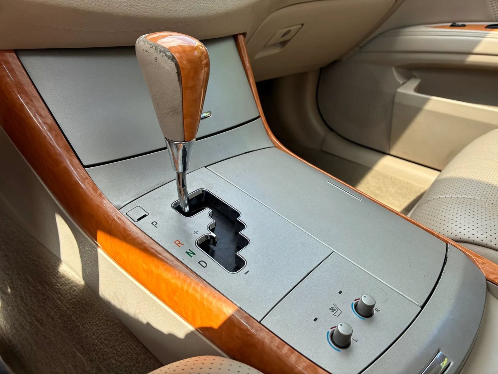 Used 2005 Toyota Avalon XL FWD image 32