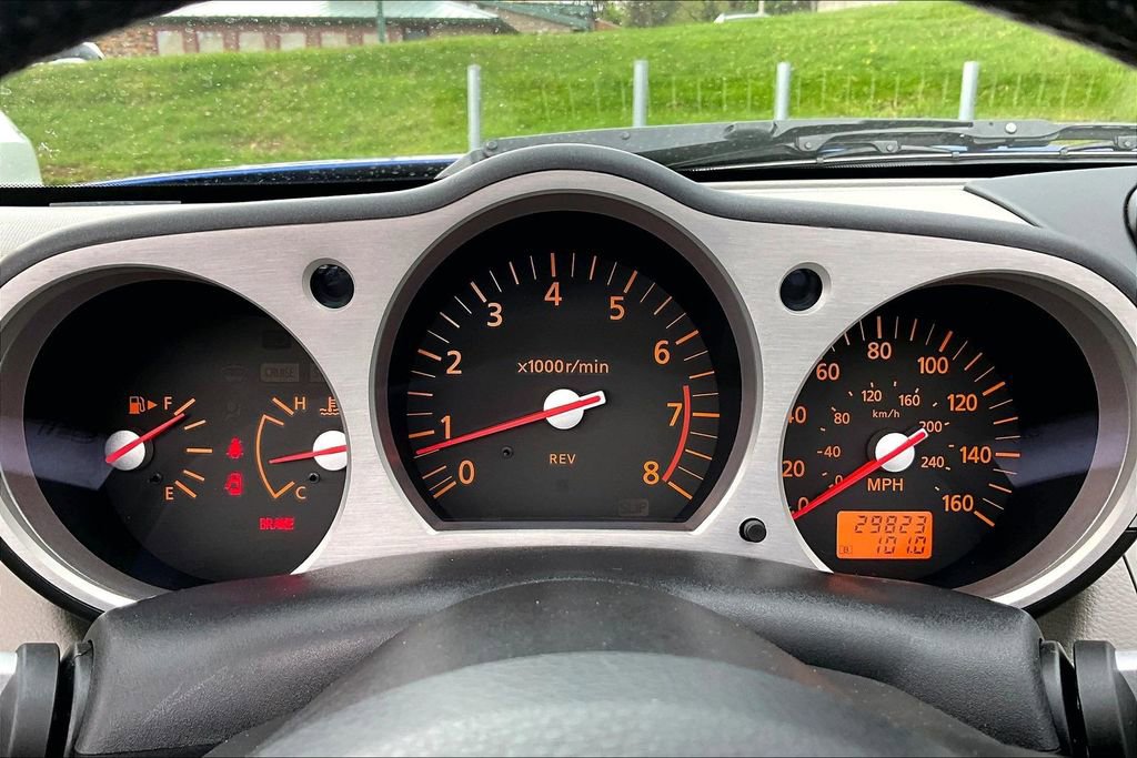 Used 2004 Nissan 350Z Touring RWD image 10