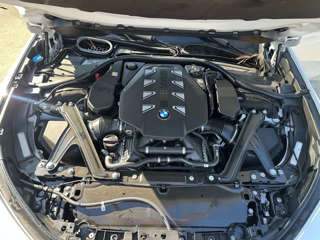 Certified 2025 BMW 760i xDrive w/ Luxury Rear Seating Package image 34