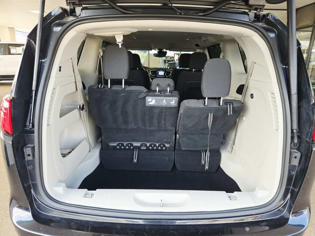 Used 2019 Chrysler Pacifica Touring Plus w/ Advanced Safetytec Group FWD image 11