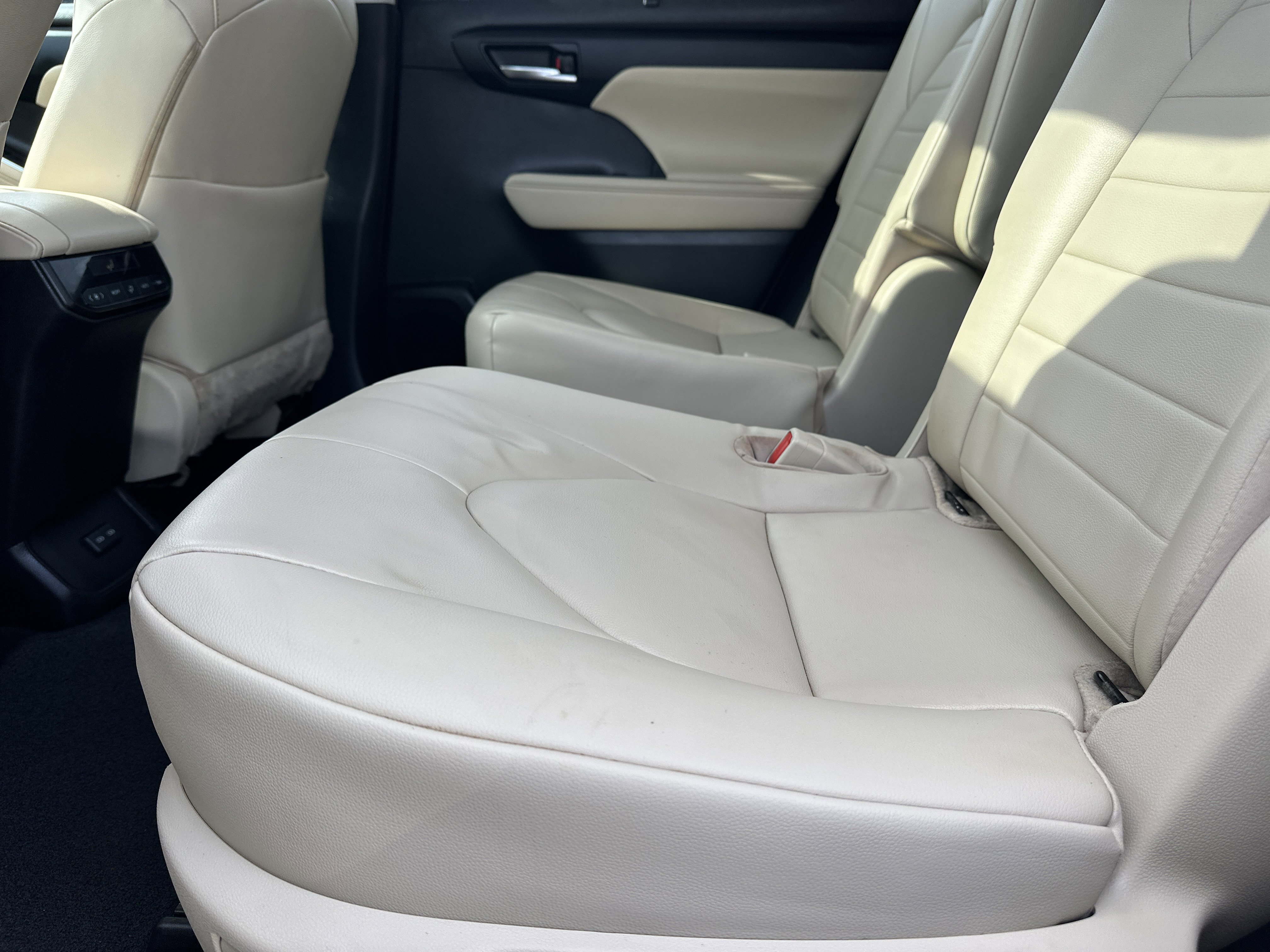 Used 2023 Toyota Highlander XLE image 21