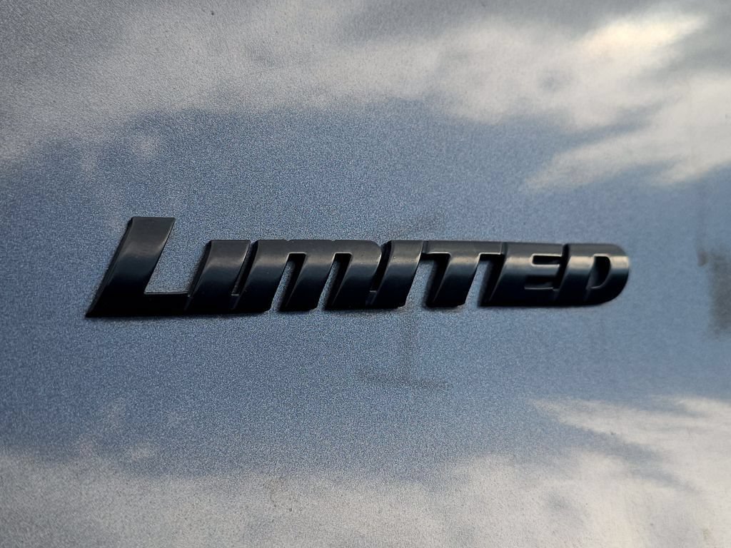Used 2019 Toyota 4Runner Limited AWD/4WD image 18