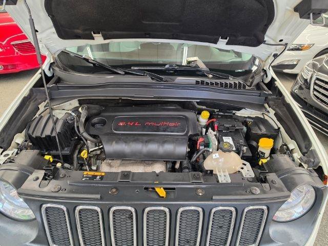 Used 2016 Jeep Renegade Latitude FWD image 39