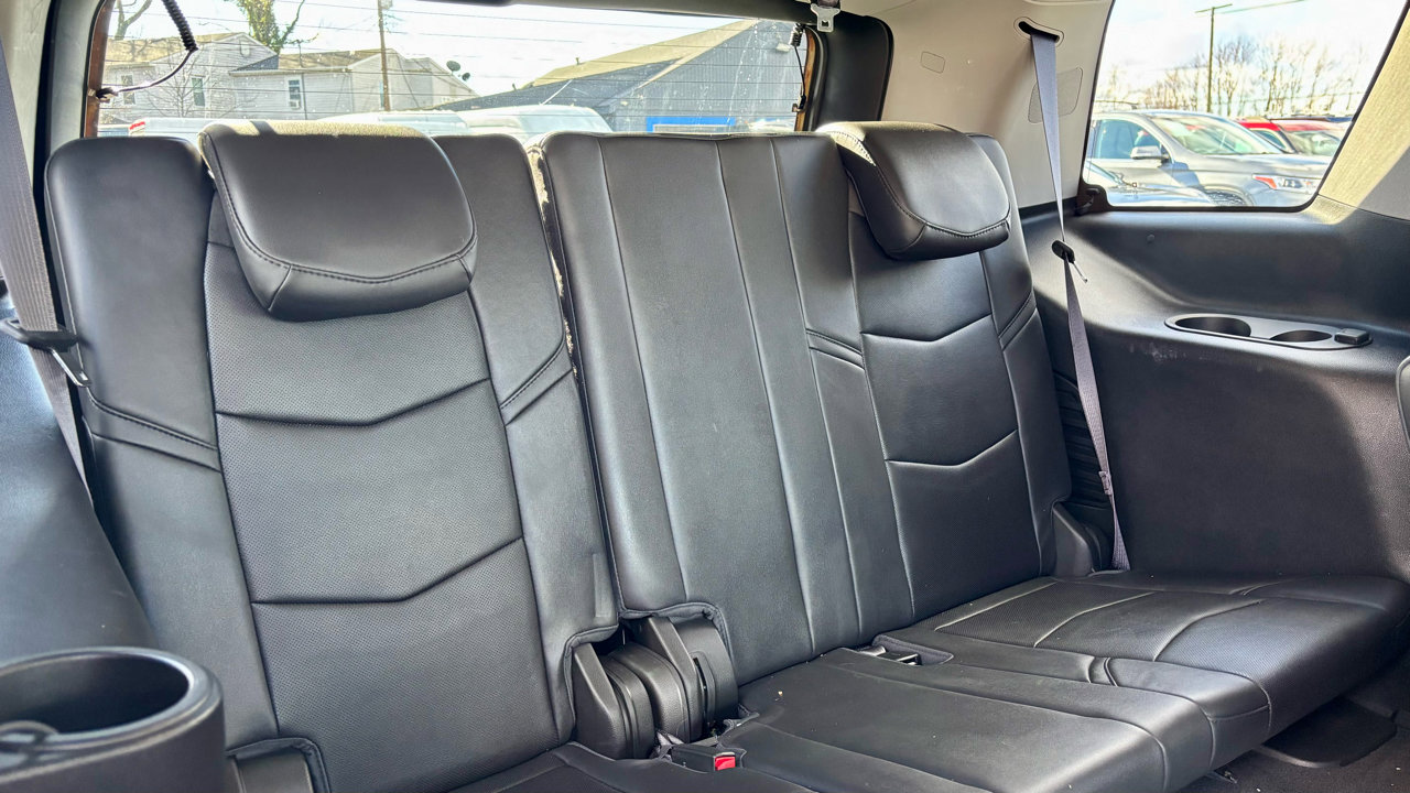 Used 2017 Cadillac Escalade Luxury image 13