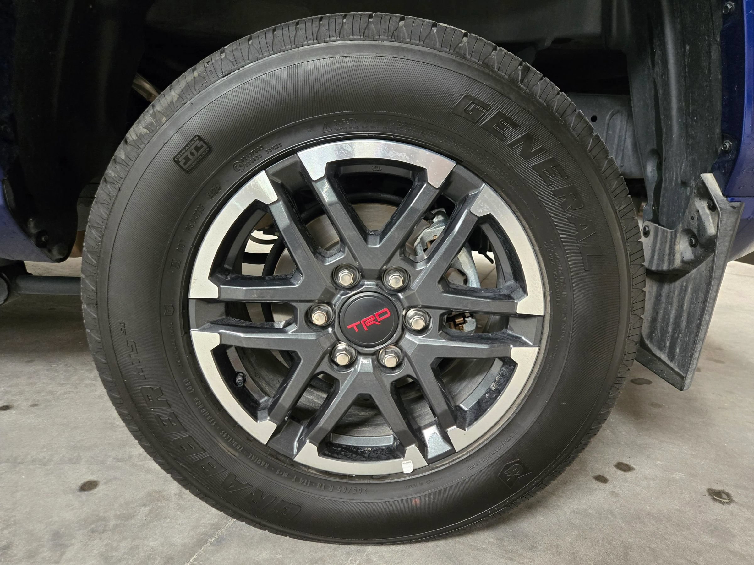 Used 2024 Toyota Tacoma TRD Sport w/ TRD Sport Premium Package AWD/4WD image 24