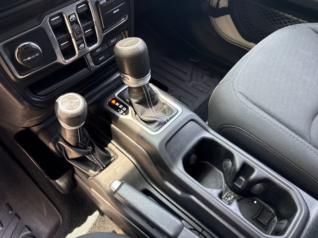 Used 2020 Jeep Gladiator Overland w/ Safety Group AWD/4WD image 21