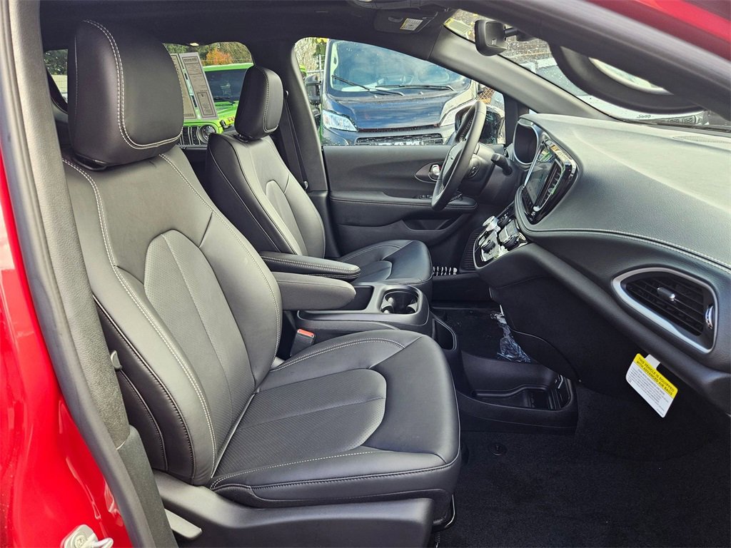 New 2026 Chrysler Pacifica Select image 21