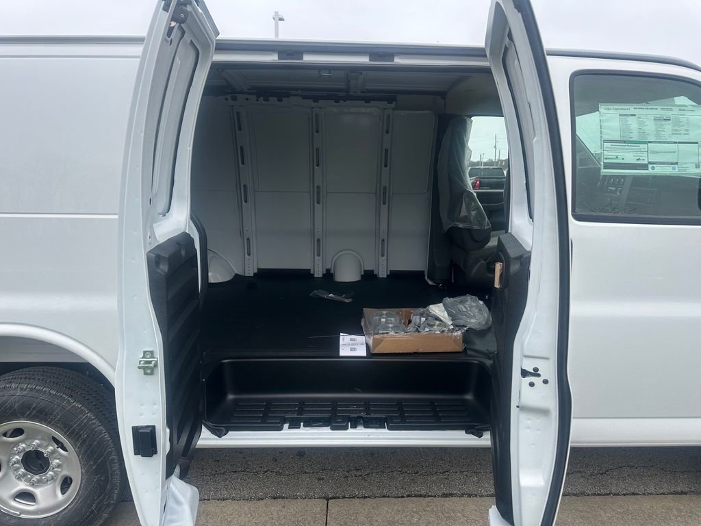 New 2026 Chevrolet Express 2500 w/ Enhanced Convenience Package image 12