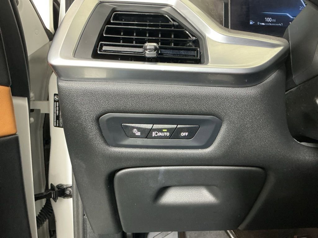 Used 2025 BMW X5 sDrive40i w/ M Sport Package RWD image 17