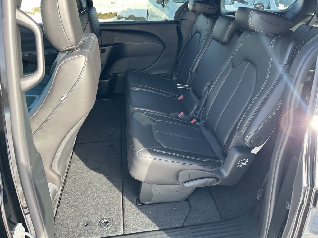New 2026 Chrysler Pacifica Select FWD image 15