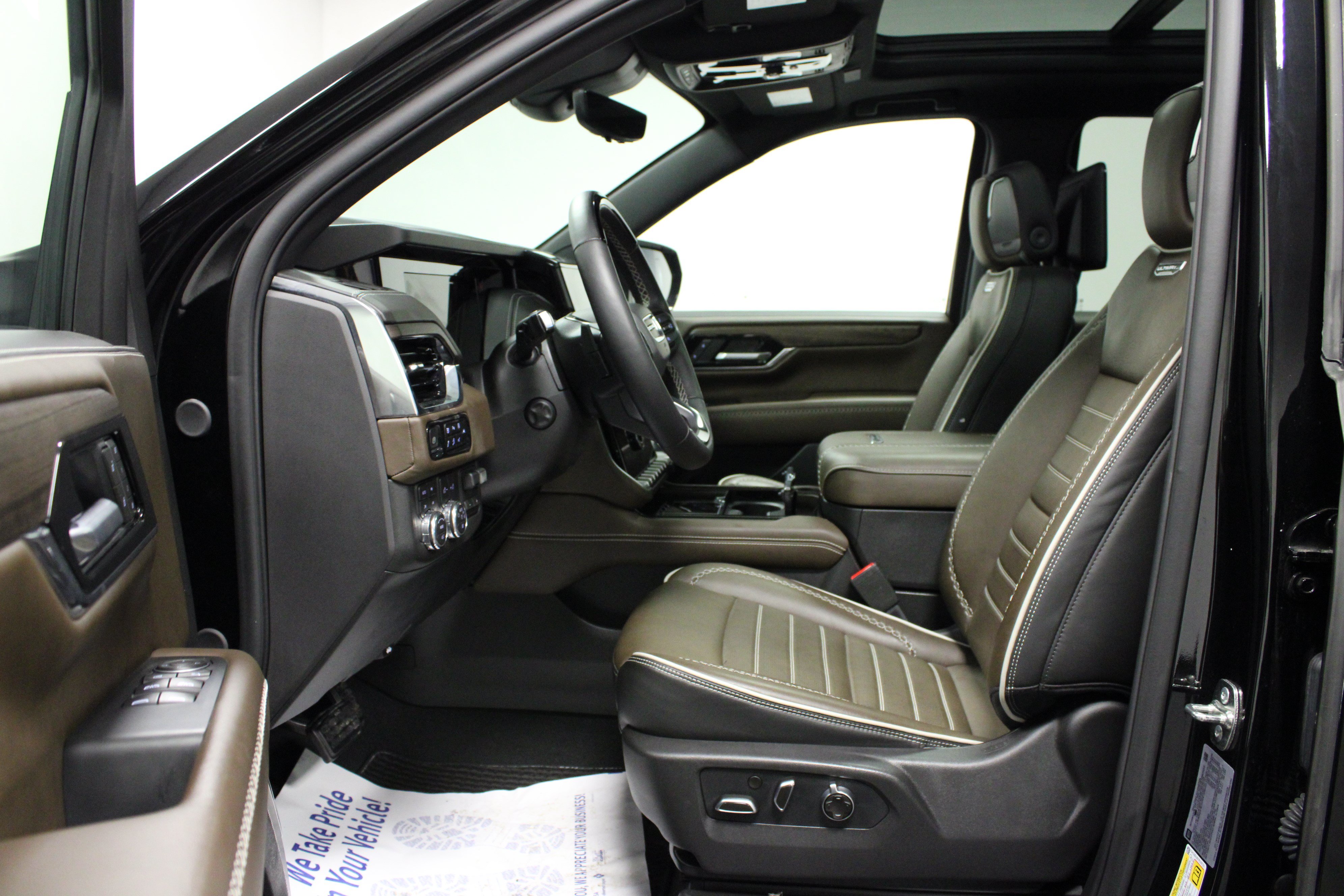 Used 2026 GMC Yukon Denali Ultimate AWD/4WD image 12