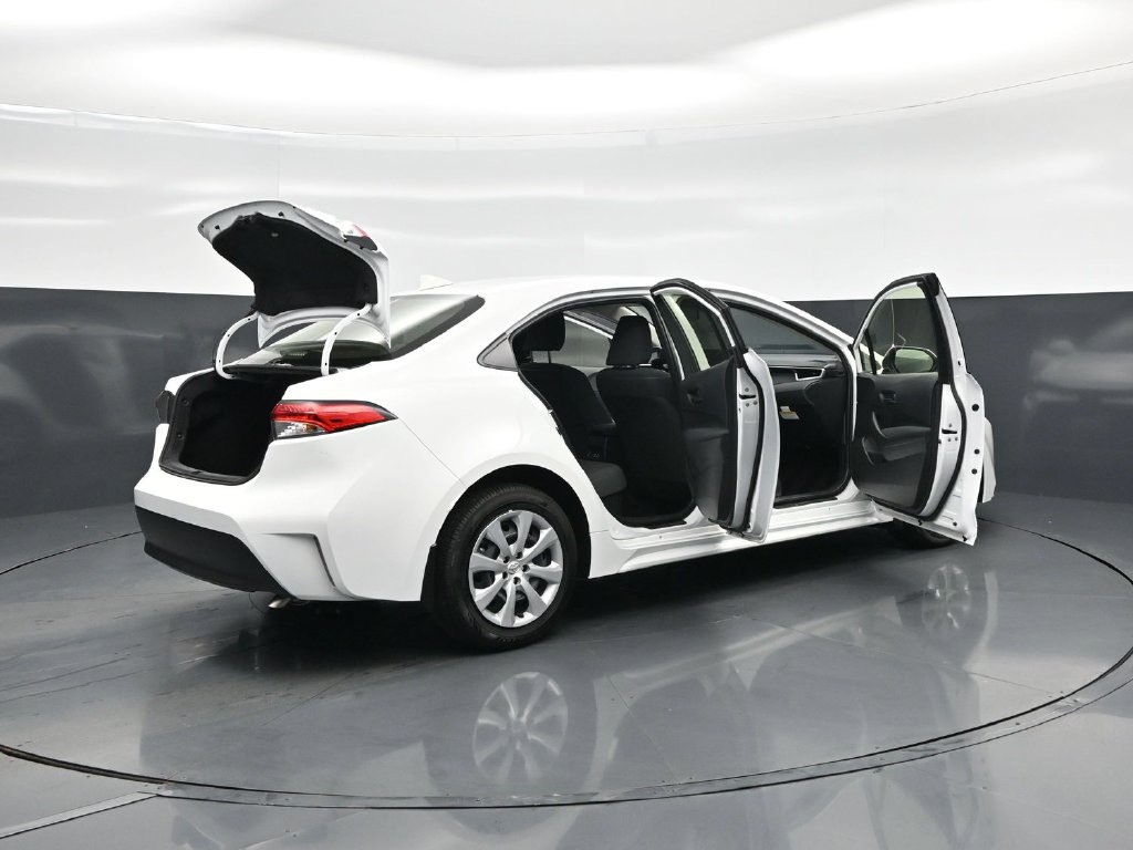 Used 2025 Toyota Corolla LE w/ Carpet Mat Package (TMS) FWD image 5