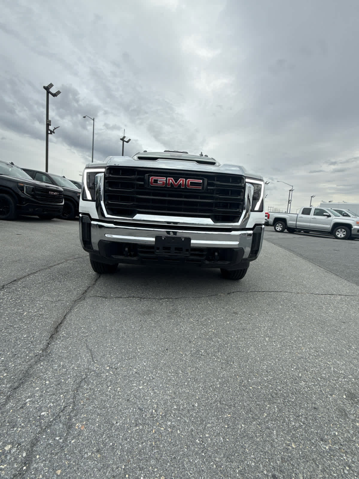 New 2024 GMC Sierra 2500 Pro w/ Convenience Package image 18