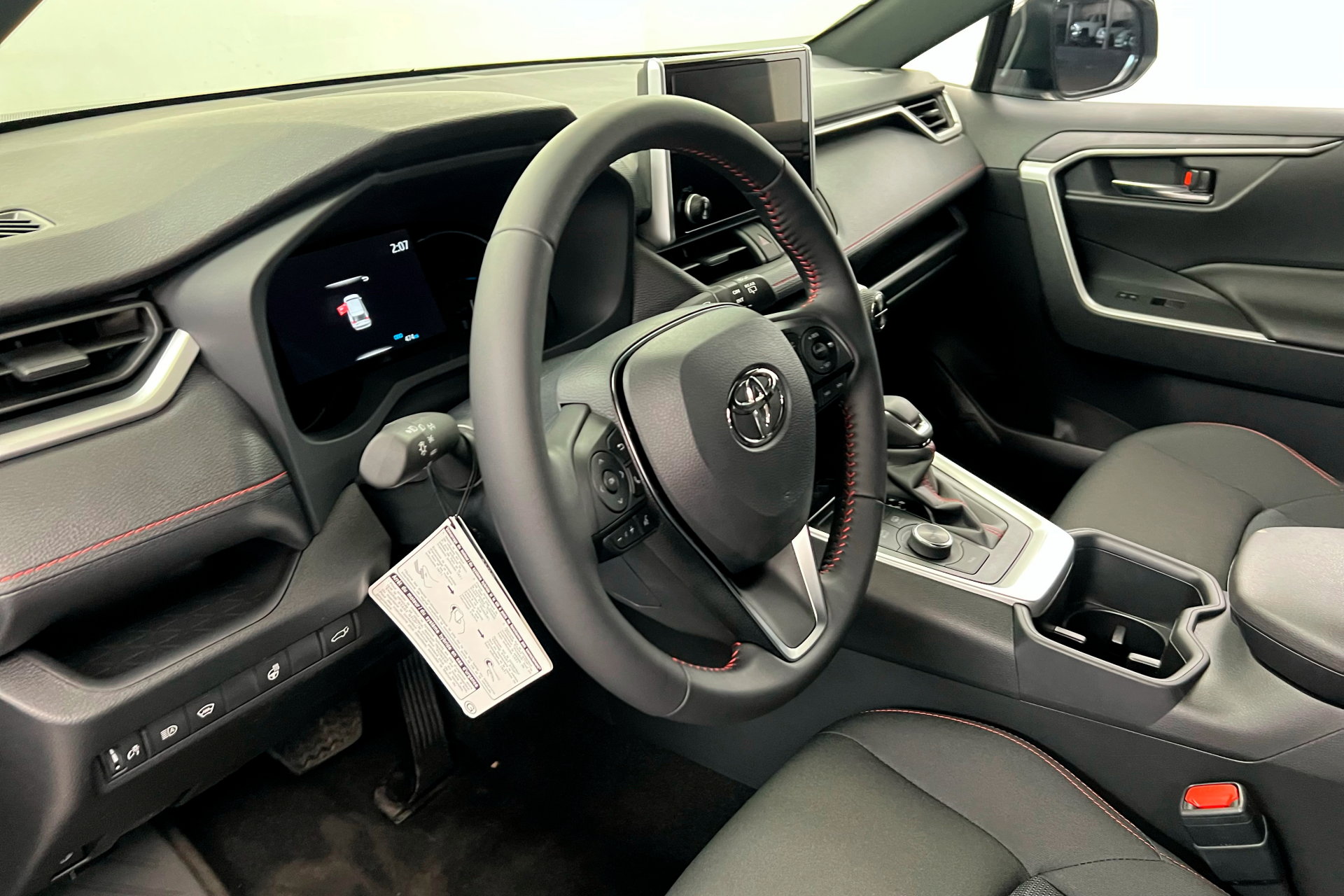 Used 2025 Toyota RAV4 SE w/ Weather & Moonroof Package image 14