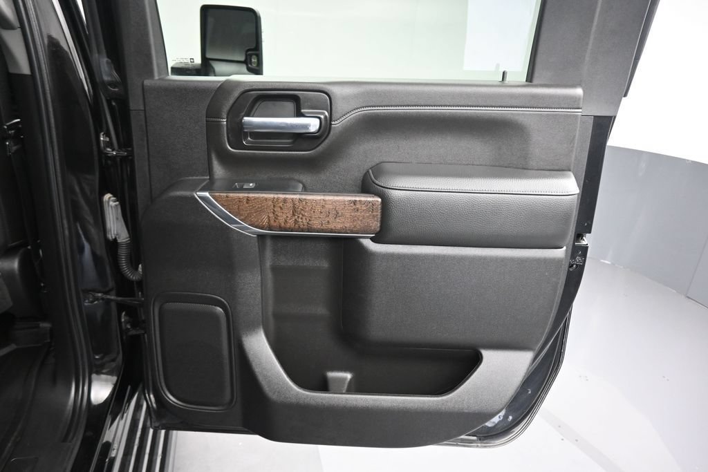 Used 2023 GMC Sierra 2500 Denali w/ Denali Black Diamond Edition AWD/4WD image 47
