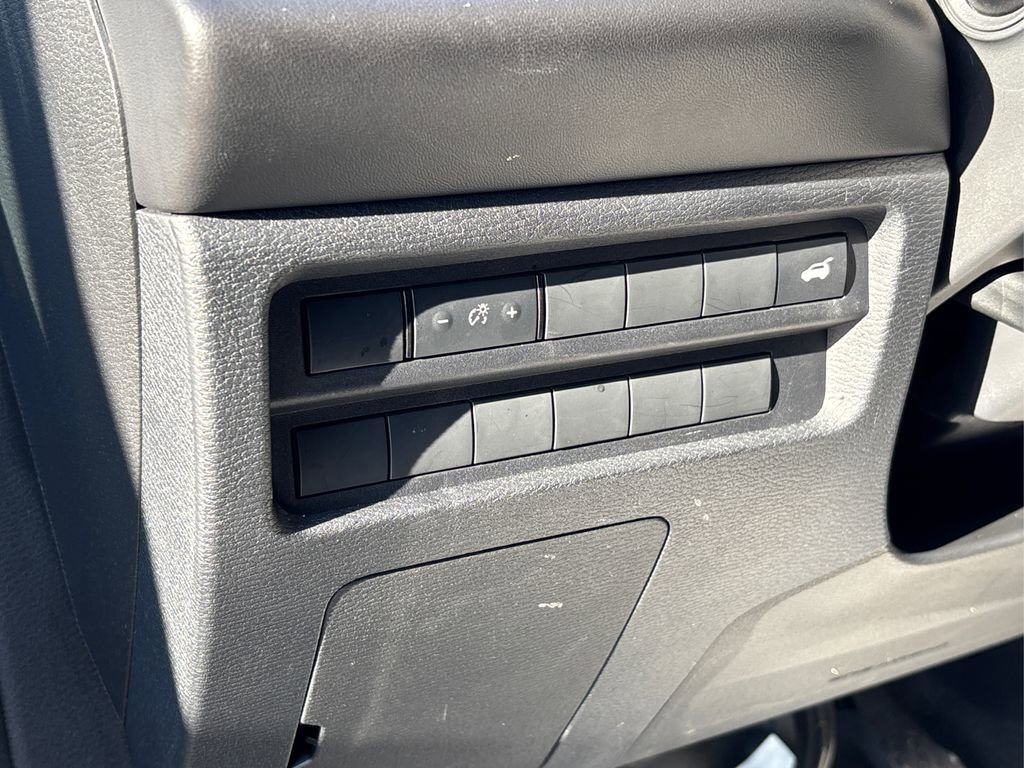 Used 2023 Mitsubishi Outlander SE image 21