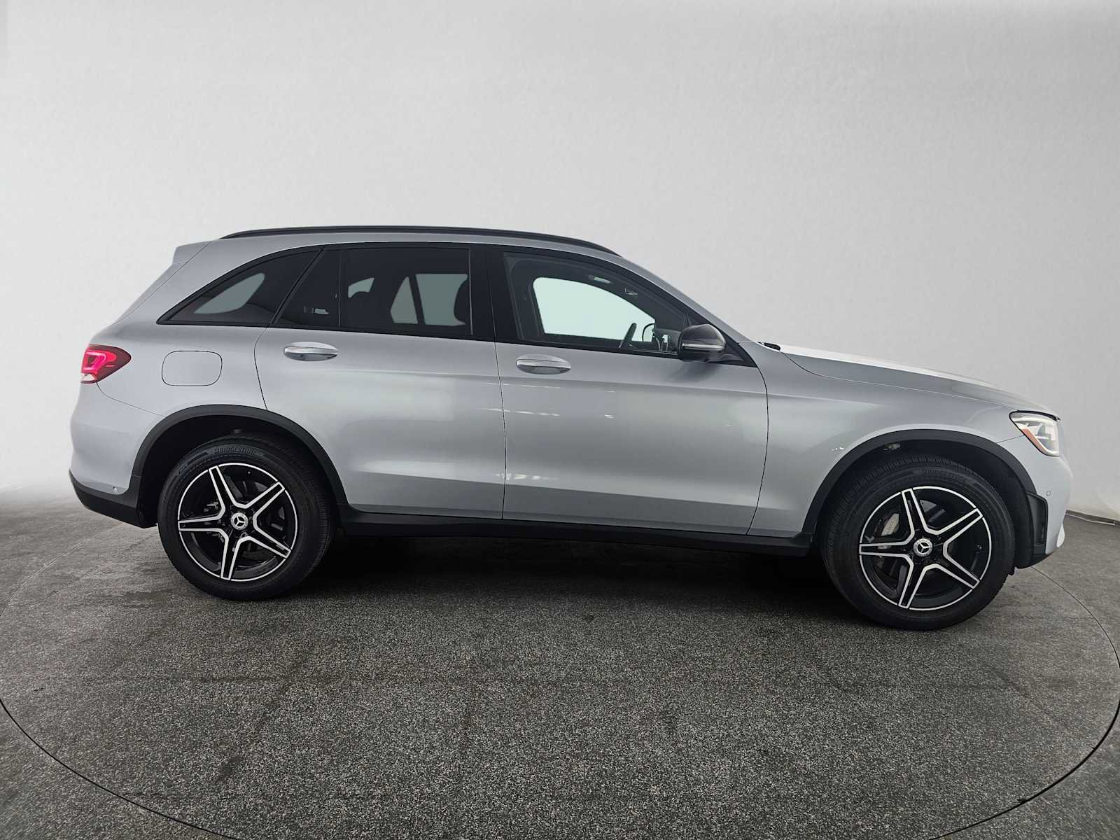 Used 2022 Mercedes-Benz GLC 300 image 2
