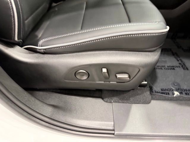 Used 2025 Chevrolet Silverado EV LT image 22