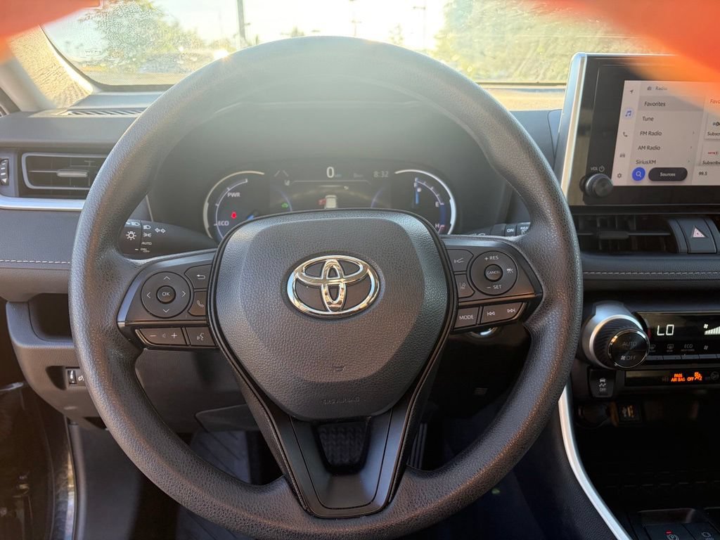 Used 2025 Toyota RAV4 XLE AWD/4WD image 29