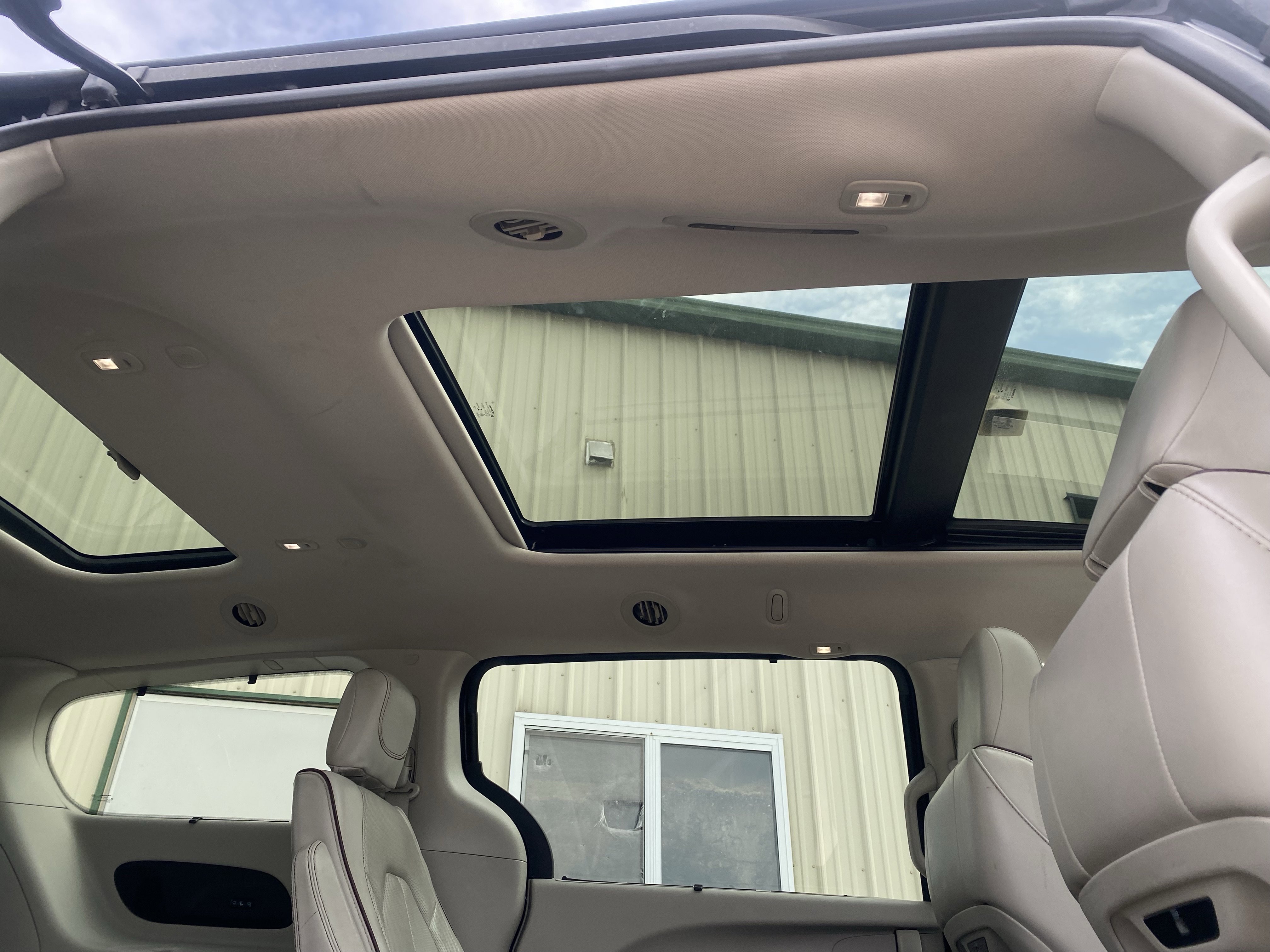 Used 2020 Chrysler Pacifica Limited image 8