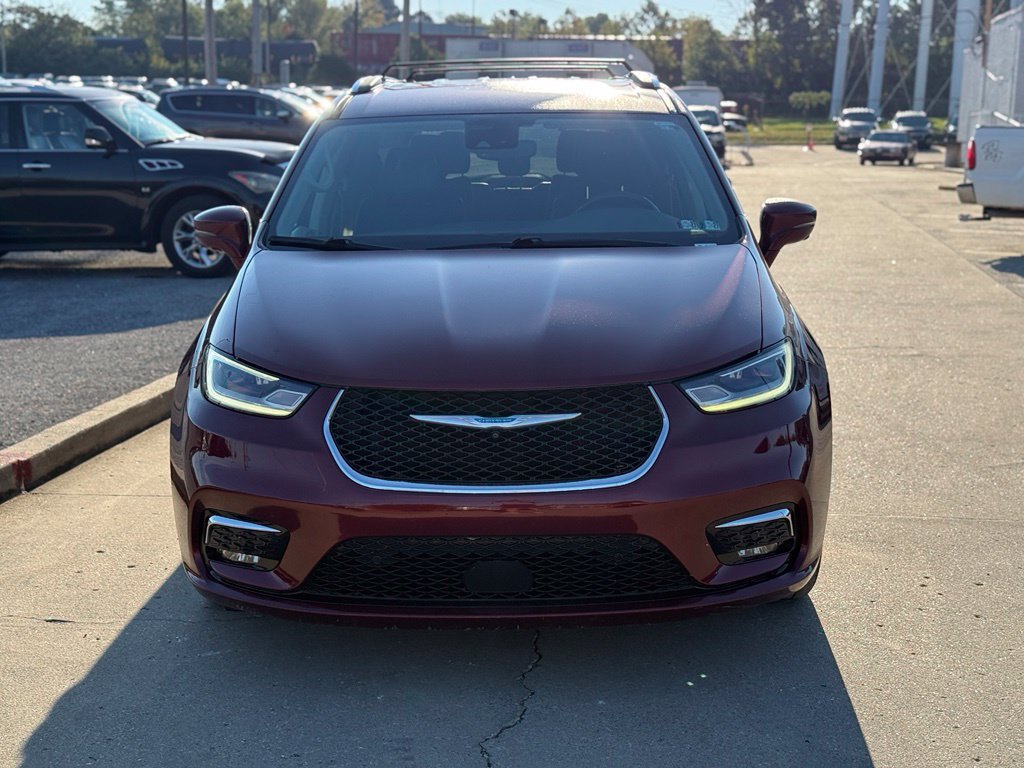 Used 2021 Chrysler Pacifica Touring-L FWD image 3