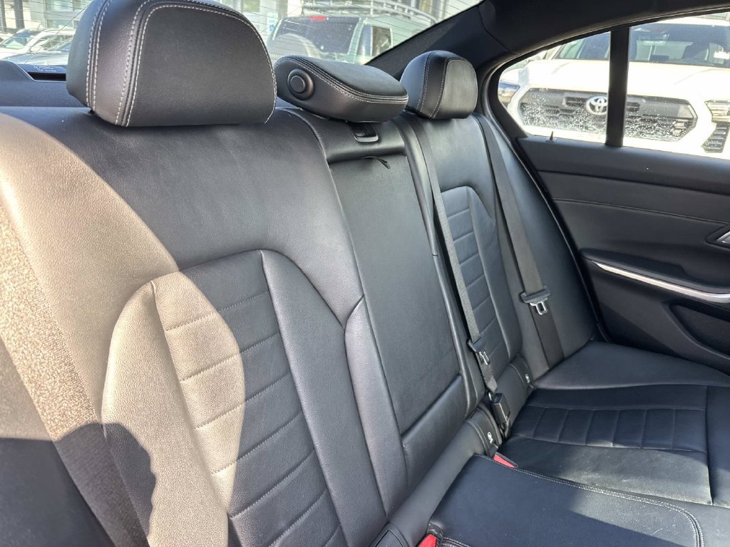 Used 2019 BMW 330i Sedan w/ M Sport Package RWD image 9