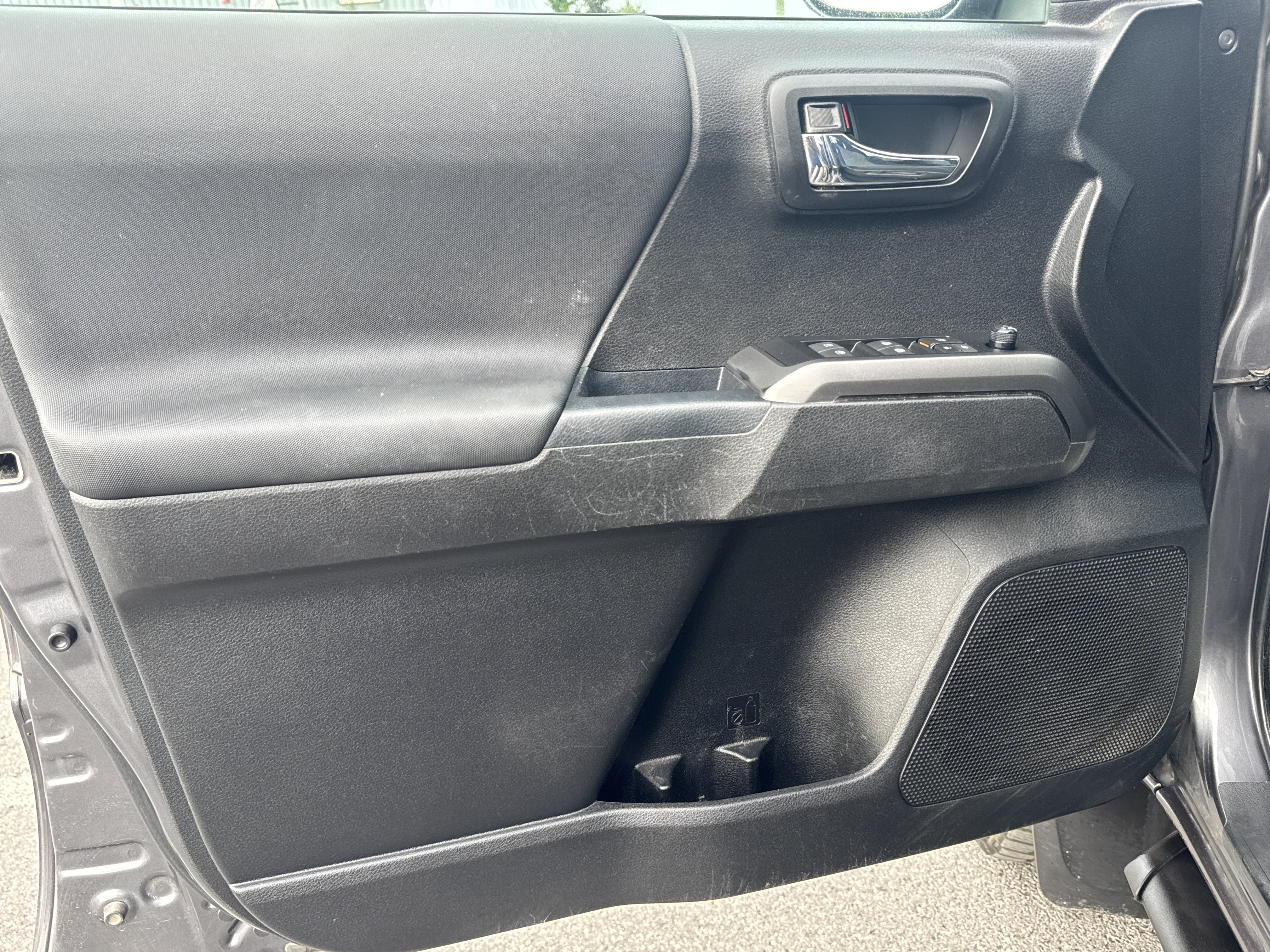 Used 2021 Toyota Tacoma TRD Sport AWD/4WD image 15