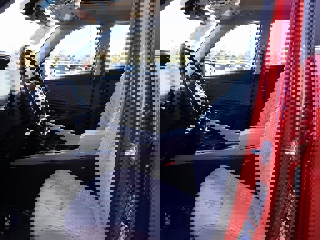 Certified 2022 Hyundai Elantra Limited image 23