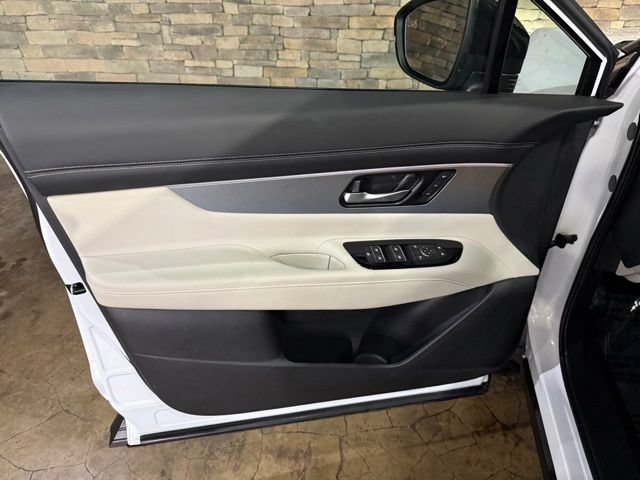 Certified 2025 Nissan Murano SL w/ Cargo Package AWD/4WD image 9
