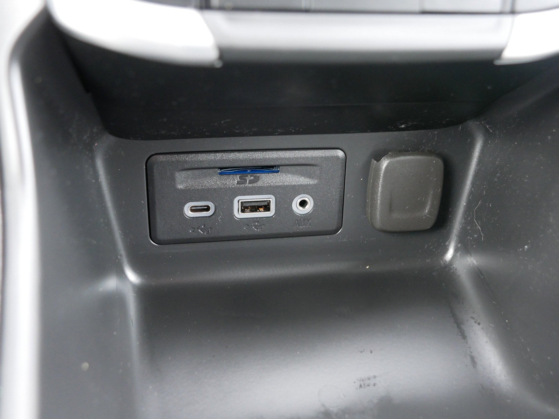 Used 2024 GMC Terrain SLT image 33