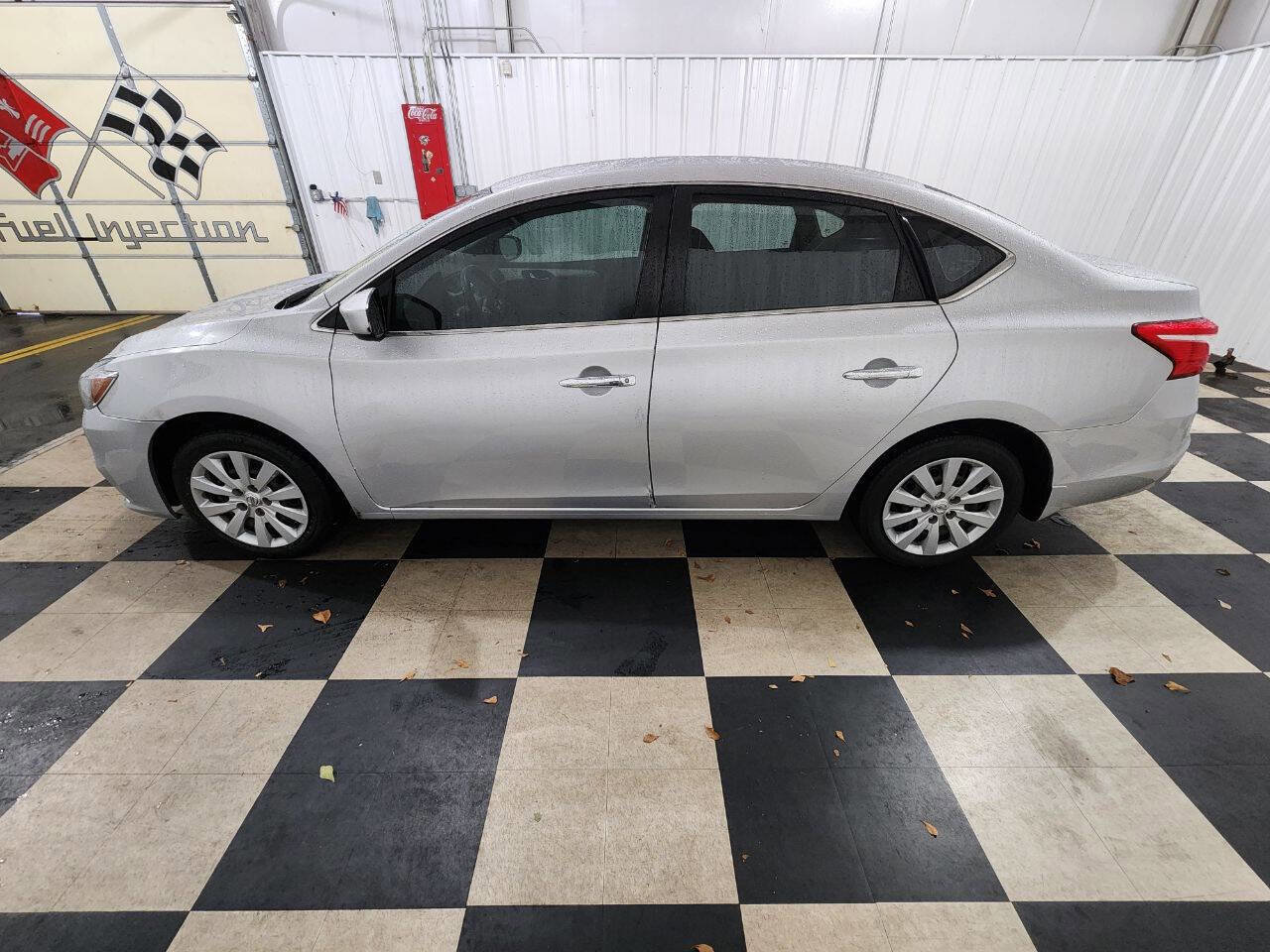 Used 2018 Nissan Sentra S image 9