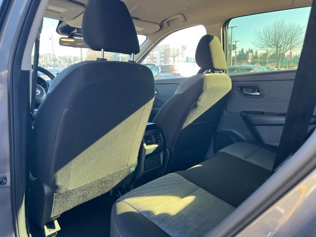 Used 2023 Nissan Rogue SV image 12