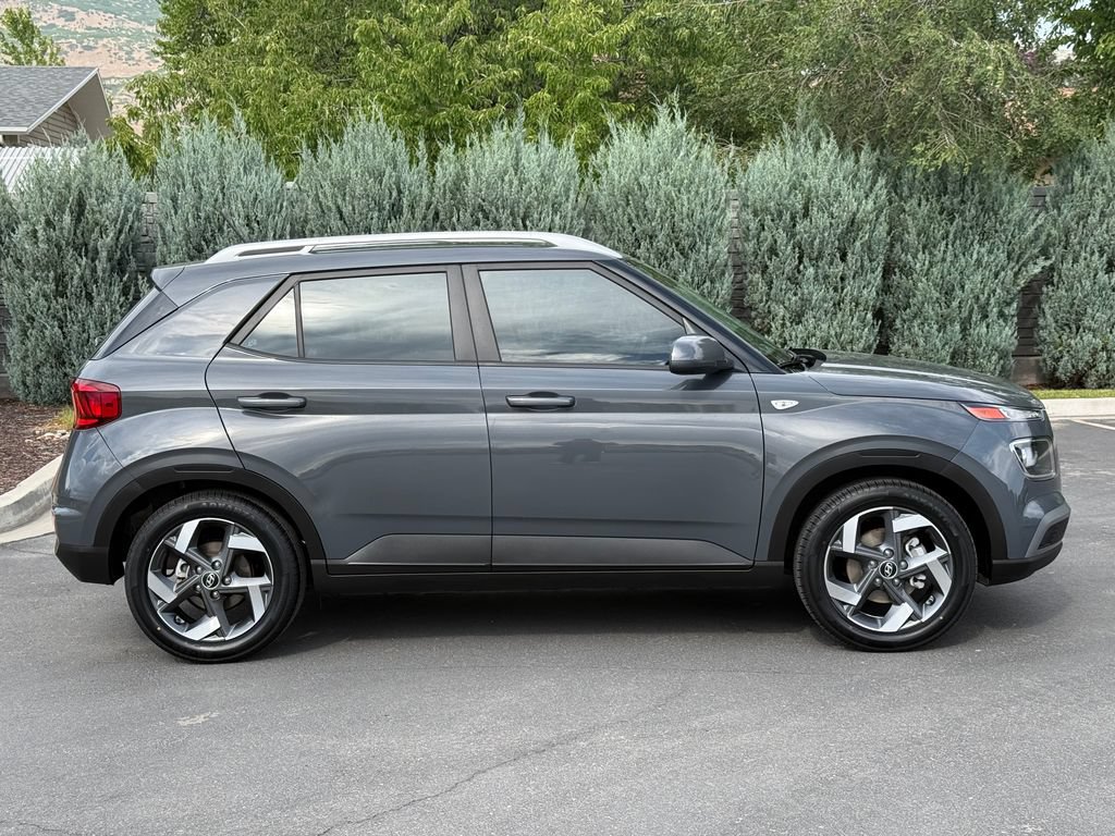 Used 2023 Hyundai Venue SEL w/ Cargo Package FWD image 8
