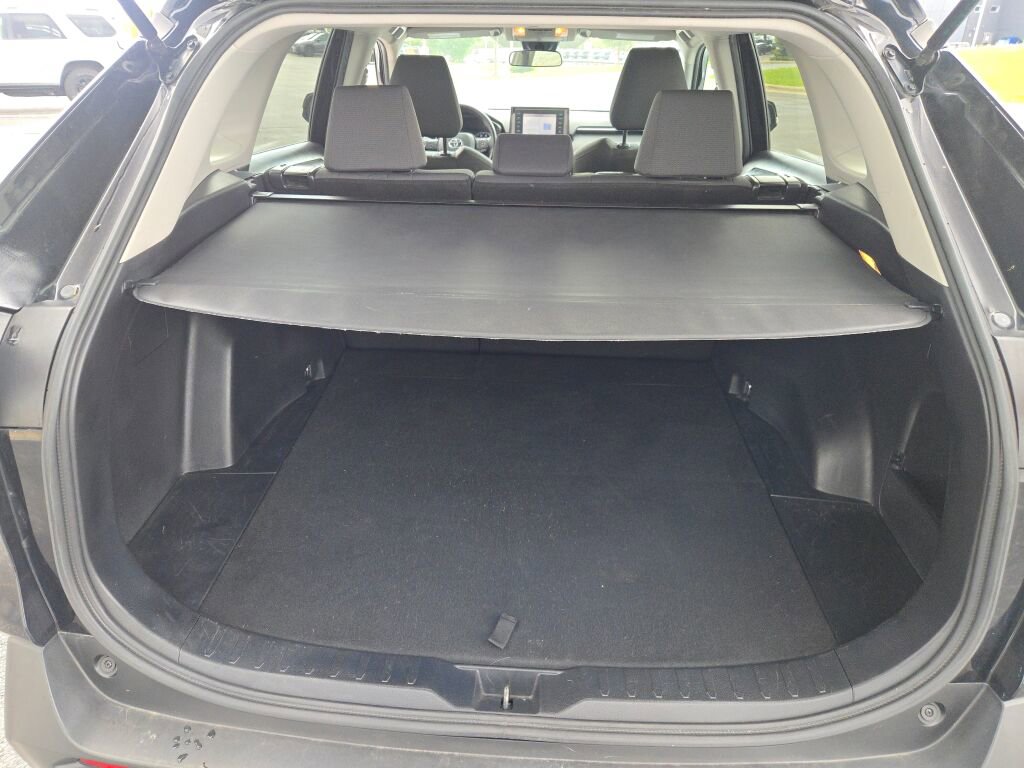 Used 2021 Toyota RAV4 XLE FWD image 15