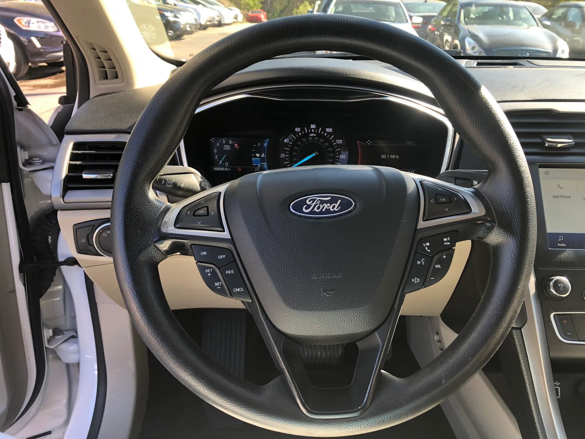 Used 2020 Ford Fusion SE FWD image 23